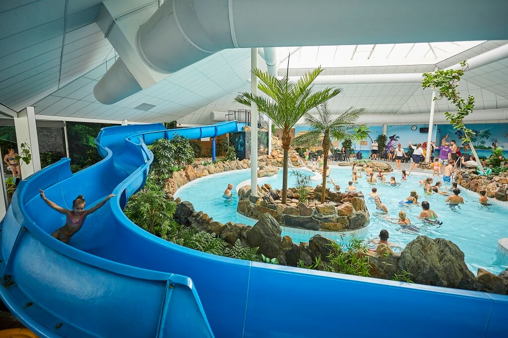 het subtropisch zwembad op recreatiepark de Leistert